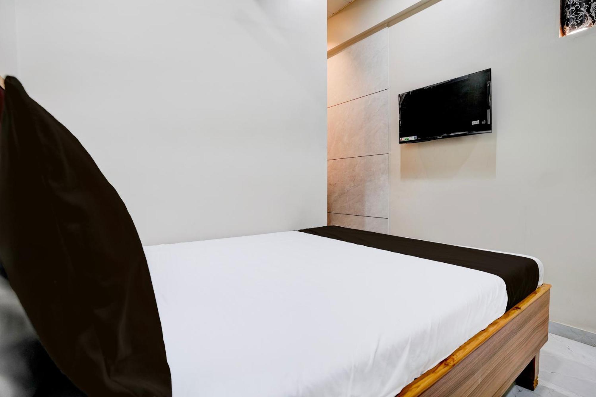 Super Hotel O Divine Fine Dine Lodging And Boarding Kalyān 外观 照片