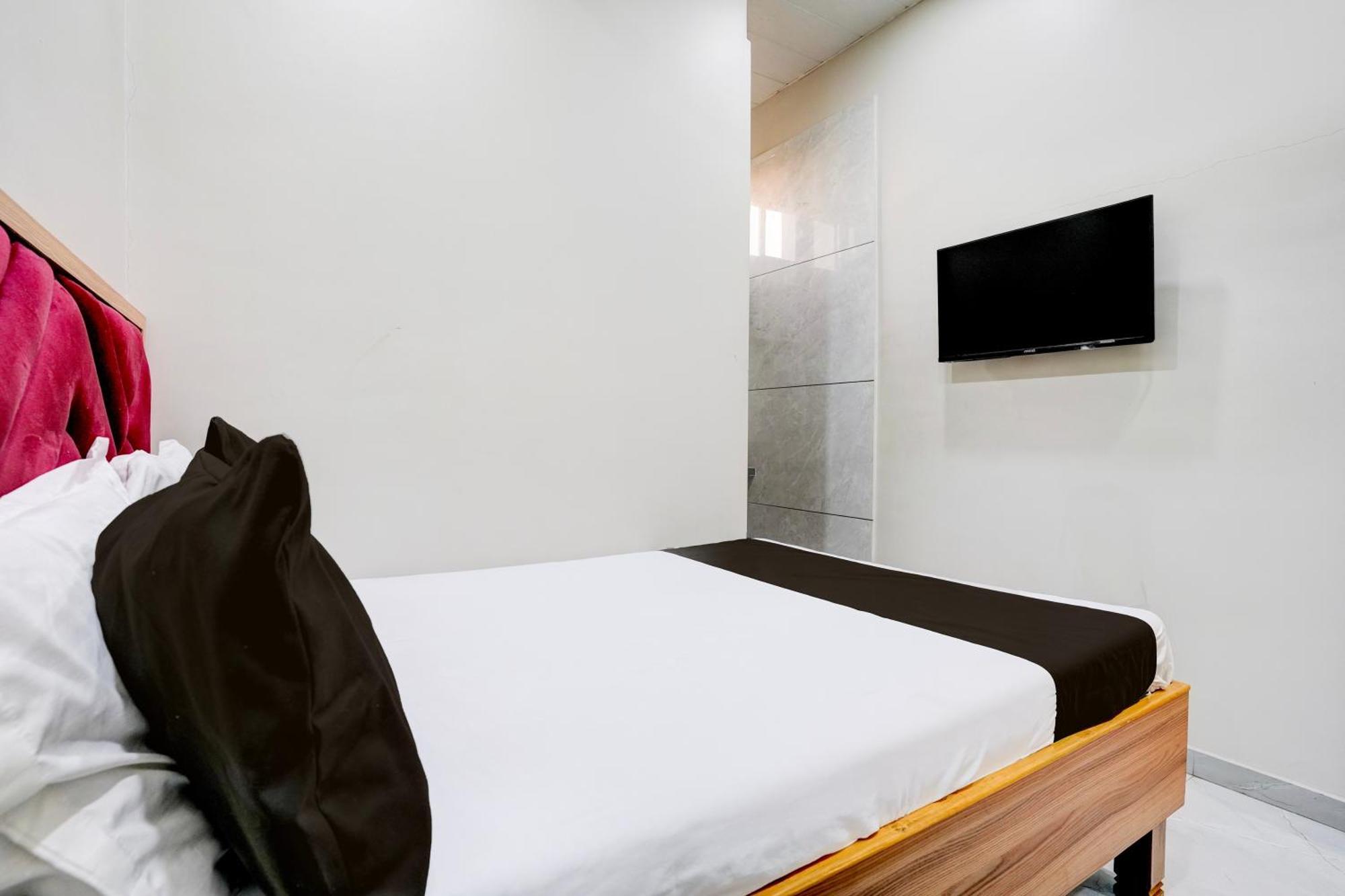 Super Hotel O Divine Fine Dine Lodging And Boarding Kalyān 外观 照片